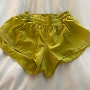 Lululemon Hotty Hot low rise 2.5 shorts